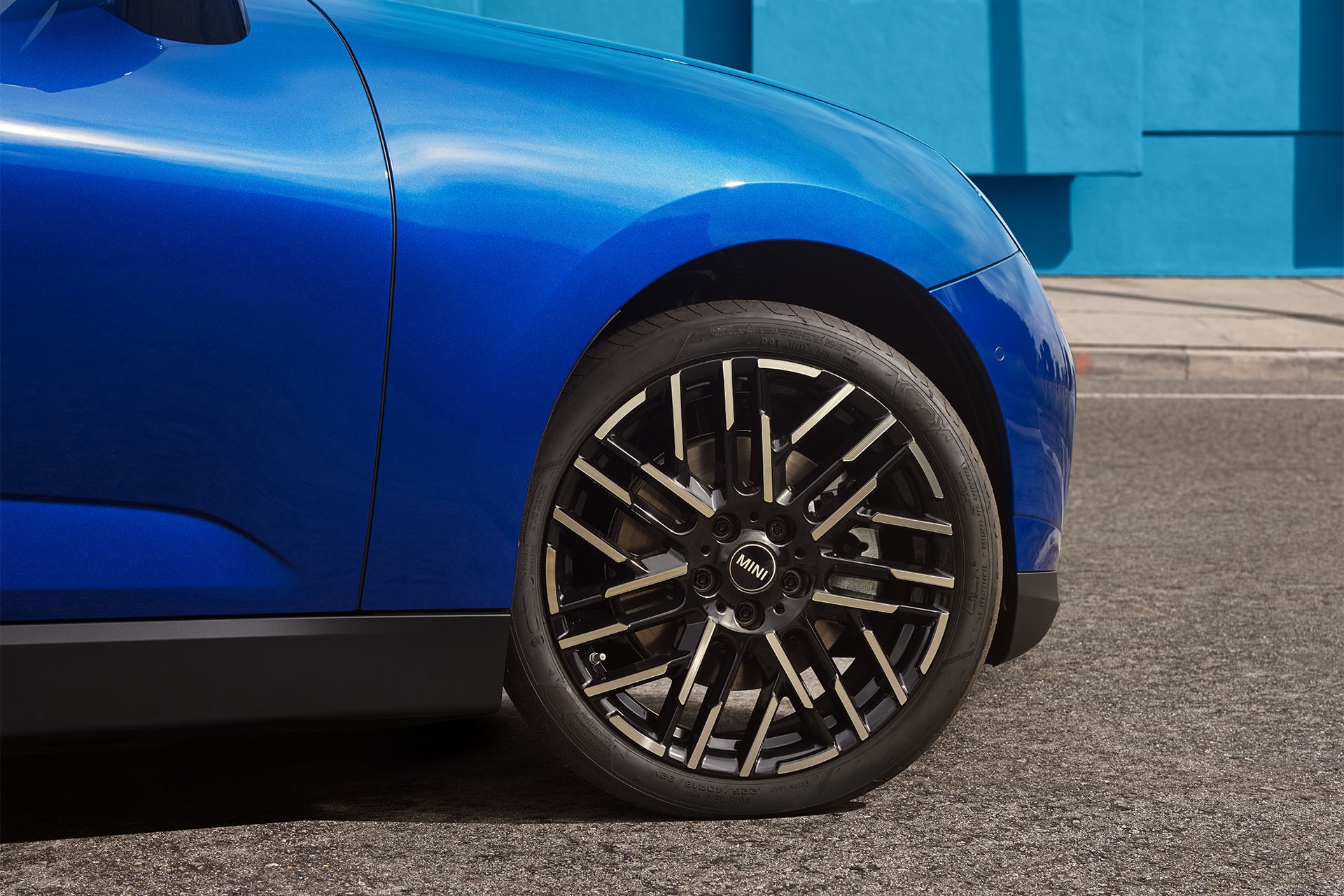 MINI 100% eléctrico - galería exterior - detalles de ruedas